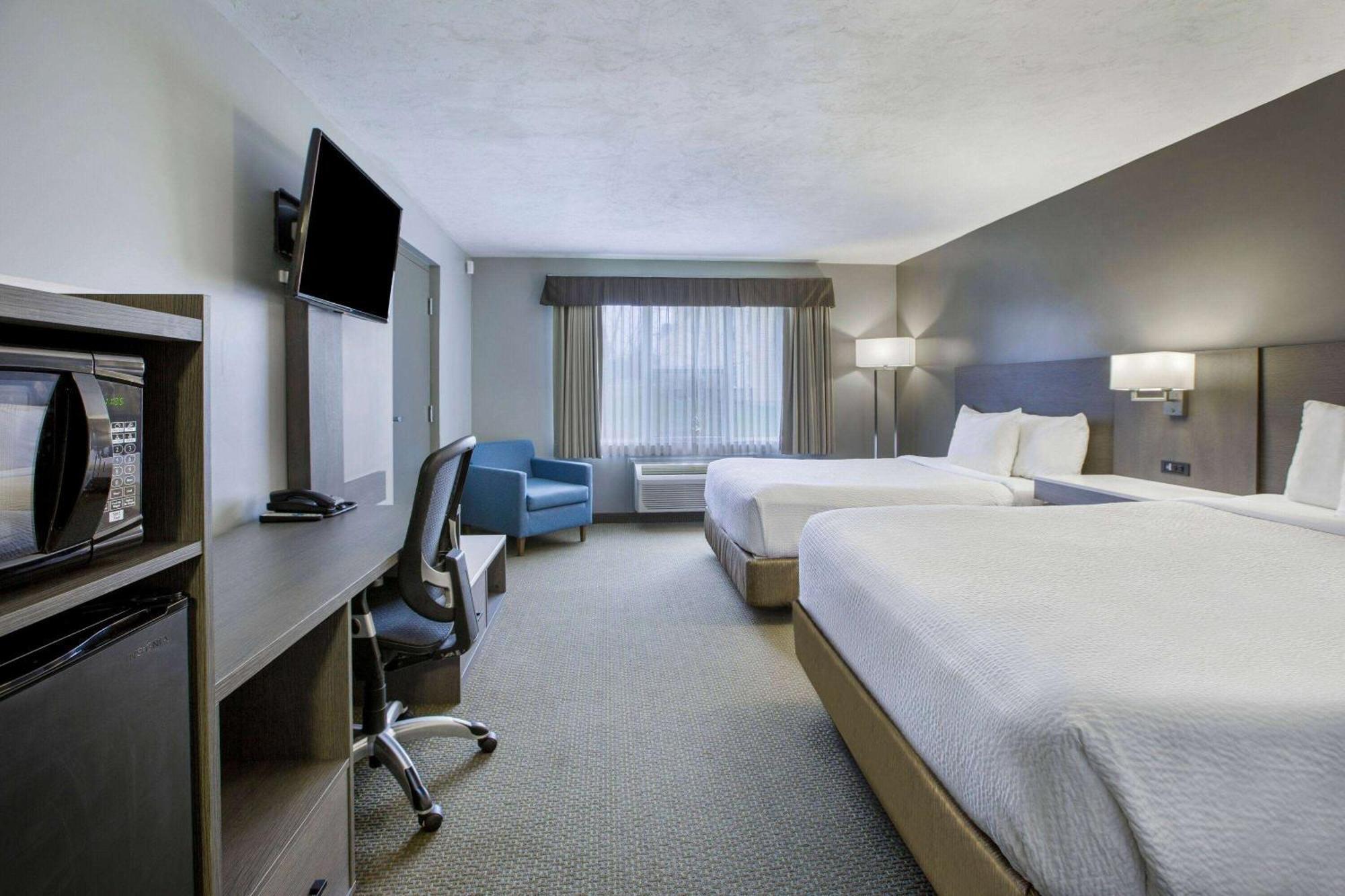 Days Inn & Suites By Wyndham Moncton Exterior photo